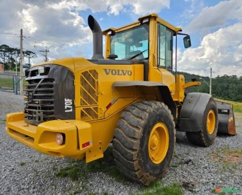 PA CARREGADEIRA VOLVO L70F ANO 2018 DE ÚNICO DONO, PESO OPERACIONAL 13 TON, EQUIPADA COM MOTOR VOLVO