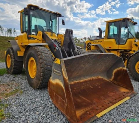 PA CARREGADEIRA VOLVO L70F ANO 2018 DE ÚNICO DONO, PESO OPERACIONAL 13 TON, EQUIPADA COM MOTOR VOLVO