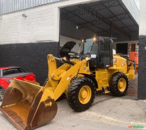 PÁ CARREGADEIRA CATERPILLAR MODELO 920K ANO 2022, SEMINOVA, APENAS 600 HORAS TRABALHADAS