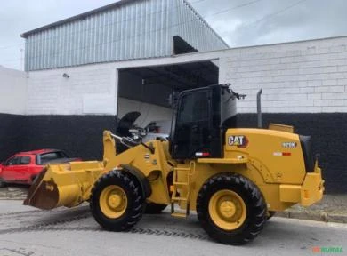 PÁ CARREGADEIRA CATERPILLAR MODELO 920K ANO 2022, SEMINOVA, APENAS 600 HORAS TRABALHADAS