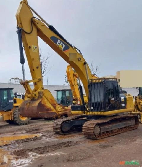 ESCAVADEIRA CATERPILLAR 320D2L ANO 2013, COM TERCEIRA VIA HIDRÁULICA, RODANTE NOVO!!!