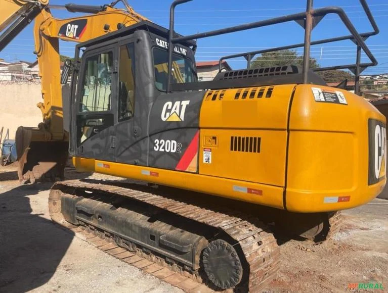 ESCAVADEIRA CATERPILLAR, MODELO 320D2, ANO 2014, ÚNICO DONO, NF DE ORIGEM, COM 9.700HS TRABALHADAS,