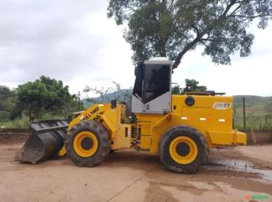 PÁ CARREGADEIRA NEW HOLLAND 12B ANO 2010, MOTOR NOVO, EMBUCHAMENTO 100%, PNEUS NOVOS NA DIANTEIRA, S