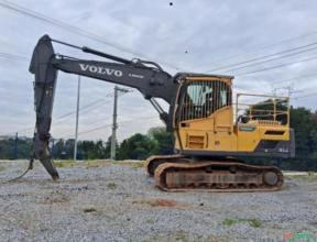 ESCAVADEIRA VOLVO EC220D ANO 2016, DE ÚNICO DONO, NF DE ORIGEM, EQUIPADA COM MOTOR VOLVO DE 156HP