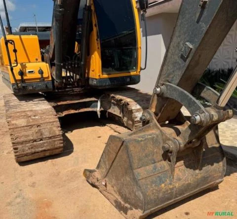 ESCAVADEIRA HYUNDAI ROBEX 150LC-9 ANO 2023, SEMINOVA, COM APENAS 1.500 HORAS TRABALHADAS, TOTALMENTE