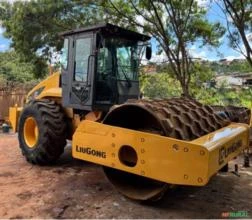 ROLO COMPACTADOR LIUGONG 612H ANO 2011, LISO COM KIT PATA, CABINE FECHADA, TOTALMENTE OPERACIONAL, F