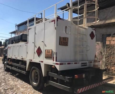 Imagem CAMINHÃO MERCEDES, MODELO 1719 ATRON, ANO 2015/2016, ÚNICO DONO, COMBOIO MARCA GASCOM 5.000 L Imagem CAMINHÃO MERCEDES, MODELO 1719 ATRON, ANO 2015/2016, ÚNICO DONO, COMBOIO MARCA GASCOM 5.000 L