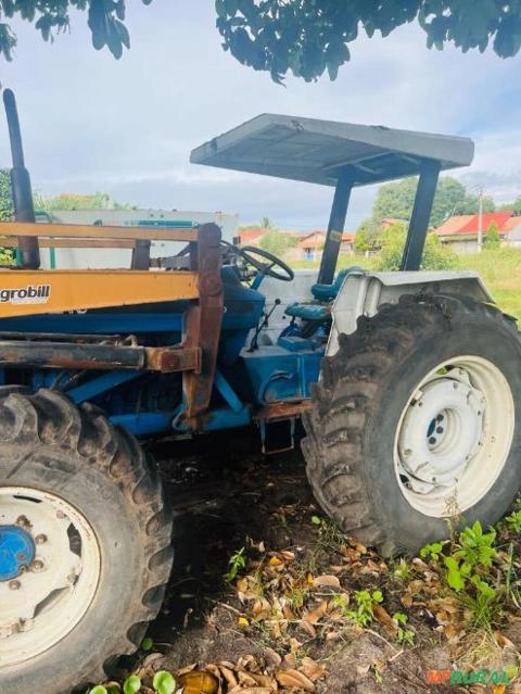 Imagem TRATOR AGRÍCOLA NEW HOLLAND, 7630 4X4, ANO 1997, MOTOR OHV4.304T 4CC TURBO DE 103HP, CAÇAMBA AGROBIL Imagem TRATOR AGRÍCOLA NEW HOLLAND, 7630 4X4, ANO 1997, MOTOR OHV4.304T 4CC TURBO DE 103HP, CAÇAMBA AGROBIL