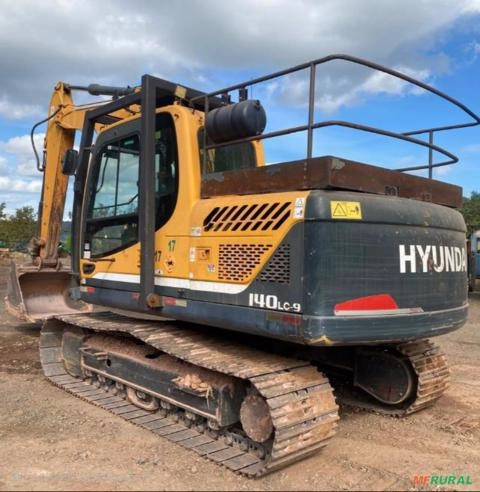 Imagem ESCAVADEIRA HYUNDAI, ROBEX 140LC-9, ANO 2018, SÃO 03 UNIDADES, ÚNICO DONO, 9.900/11.850/12.600HS Imagem ESCAVADEIRA HYUNDAI, ROBEX 140LC-9, ANO 2018, SÃO 03 UNIDADES, ÚNICO DONO, 9.900/11.850/12.600HS