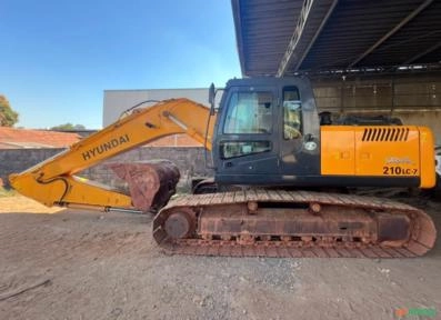 ESCAVADEIRA HYUNDAI, MODELO R210 LC7, ANO 2010, ÚNICO DONO, COM 14.700 HORAS TRABALHADAS Imagem ESCAVADEIRA HYUNDAI, MODELO R210 LC7, ANO 2010, ÚNICO DONO, COM 14.700 HORAS TRABALHADAS