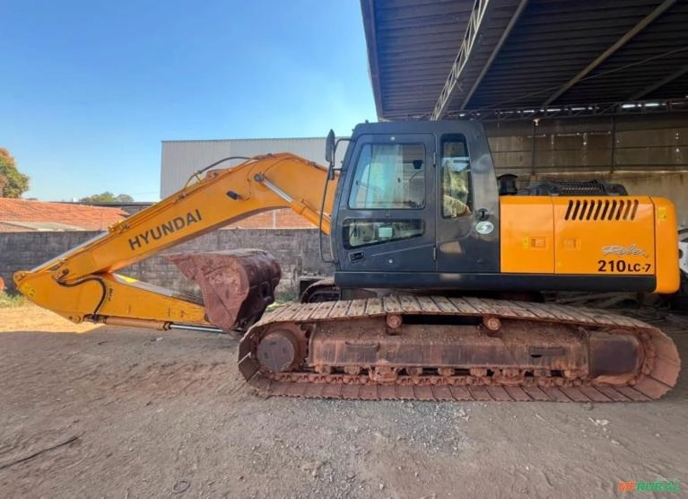 ESCAVADEIRA HYUNDAI, MODELO R210 LC7, ANO 2010, ÚNICO DONO, COM 14.700 HORAS TRABALHADAS Imagem ESCAVADEIRA HYUNDAI, MODELO R210 LC7, ANO 2010, ÚNICO DONO, COM 14.700 HORAS TRABALHADAS