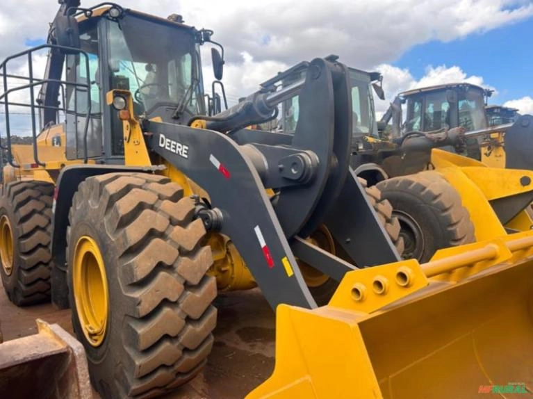 PÁ CARREGADEIRA JONH DEERE, MODELO 724K II,  ANO 2023, NF DE ORIGEM, APENAS 2.500 HORAS TRABALHADAS Imagem PÁ CARREGADEIRA JONH DEERE, MODELO 724K II,  ANO 2023, NF DE ORIGEM, APENAS 2.500 HORAS TRABALHADAS