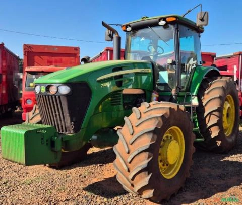 TRATOR AGRÍCOLA JOHN DEERE, MODELO 7230J 4X4, ANO 2017, ÚNICO DONO, NF DE ORIGEM, COM 5.764HS, 253HP Imagem TRATOR AGRÍCOLA JOHN DEERE, MODELO 7230J 4X4, ANO 2017, ÚNICO DONO, NF DE ORIGEM, COM 5.764HS, 253HP