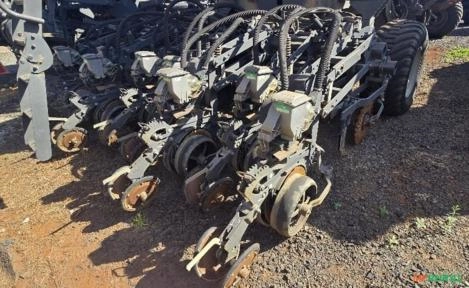 PLANTADEIRA DOBRÁVEL VALTRA, MOMENTUM 30F, ANO 2022, ÚNICO DONO, NF DE ORIGEM, SEMI NOVA Imagem PLANTADEIRA DOBRÁVEL VALTRA, MOMENTUM 30F, ANO 2022, ÚNICO DONO, NF DE ORIGEM, SEMI NOVA