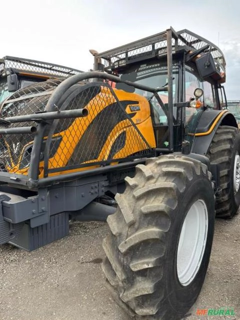 TRATOR AGRÍCOLA VALTRA, BH194 4X4, ANO 2020, ÚNICO DONO, CABINE FECHADA COM A/C, 4.500HS, 195HP Imagem TRATOR AGRÍCOLA VALTRA, BH194 4X4, ANO 2020, ÚNICO DONO, CABINE FECHADA COM A/C, 4.500HS, 195HP