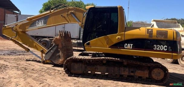 ESCAVADEIRA CATERPILLAR, MODELO 320CL, ANO 2006, PINTURA NOVA, MOTOR E BOMBA HIDRÁULICA FEITOS Imagem ESCAVADEIRA CATERPILLAR, MODELO 320CL, ANO 2006, PINTURA NOVA, MOTOR E BOMBA HIDRÁULICA FEITOS