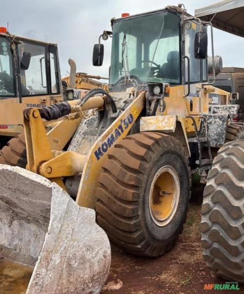 PÁ CARREGADEIRA KOMATSU WA200 ANO 2021 ÚNICO DONO NF DE ORIGEM Imagem PÁ CARREGADEIRA KOMATSU WA200 ANO 2021 ÚNICO DONO NF DE ORIGEM