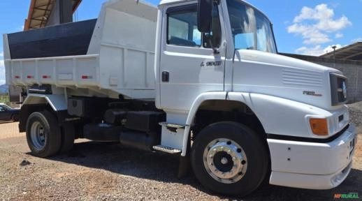 Caminhão Mercedes Benz MB L1318 / 51 Ano 2011 Imagem Caminhão Mercedes Benz MB L1318 / 51 Ano 2011