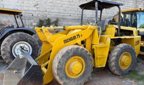 Pá Carregadeira Michigan 75III Ano 1982 MOTOR MERCEDES Imagem Pá Carregadeira Michigan 75III Ano 1982 MOTOR MERCEDES
