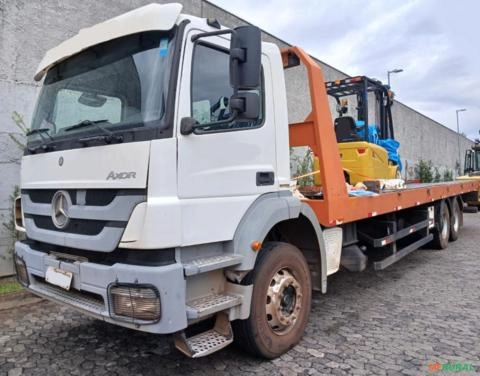 CAMINHÃO MERCEDES BENZ, AXOR 3131 6X4, ANO 2014, ÚNICO DONO, 104.619KMS, PRANCHA 10.50M Imagem CAMINHÃO MERCEDES BENZ, AXOR 3131 6X4, ANO 2014, ÚNICO DONO, 104.619KMS, PRANCHA 10.50M