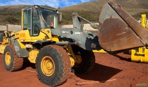PÁ CARREGADEIRA VOLVO, MODELO L90F, ANO 2010, COM 19.000 HS TRABALHADAS, PESO OPERACIONAL 15T Imagem PÁ CARREGADEIRA VOLVO, MODELO L90F, ANO 2010, COM 19.000 HS TRABALHADAS, PESO OPERACIONAL 15T