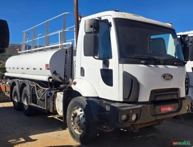CAMINHÃO PIPA FORD, MODELO CARGO 1723K, ANO 2013/2014 Imagem CAMINHÃO PIPA FORD, MODELO CARGO 1723K, ANO 2013/2014