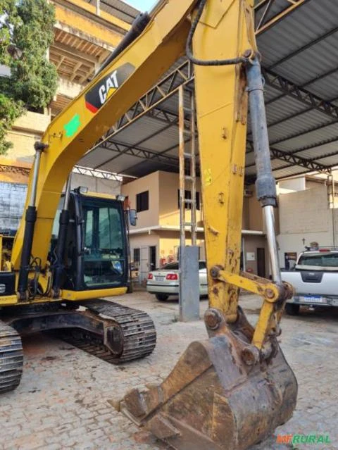 Escavadeira Caterpillar modelo 312 DL ano 2014