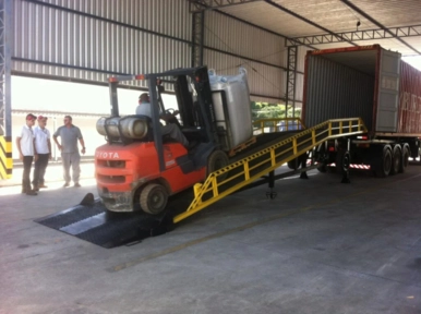 Rampa Niveladora Móvel Rebocável Imagem Rampa Niveladora Móvel Rebocável