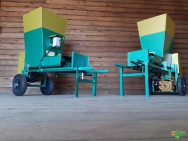 Imagem Máquina Enfardadora de Embalar e Compactar Silagem tem nome  :  CAMPONESA Imagem Máquina Enfardadora de Embalar e Compactar Silagem tem nome  :  CAMPONESA