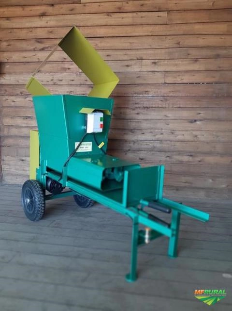 Imagem Máquina Enfardadora de Embalar e Compactar Silagem tem nome  :  CAMPONESA Imagem Máquina Enfardadora de Embalar e Compactar Silagem tem nome  :  CAMPONESA