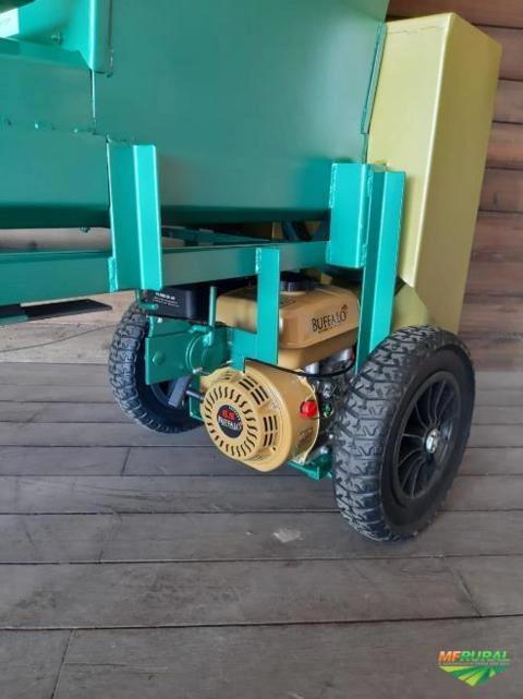 Imagem Máquina Enfardadora de Embalar e Compactar Silagem tem nome  :  CAMPONESA Imagem Máquina Enfardadora de Embalar e Compactar Silagem tem nome  :  CAMPONESA