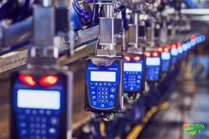 ORDENHADEIRA BALDE AO PÉ, CANALIZADA E MOVEL Imagem ORDENHADEIRA BALDE AO PÉ, CANALIZADA E MOVEL