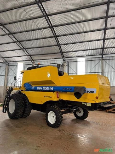 Colheitadeira New Holland TC 5090 Ano 2010 Imagem Colheitadeira New Holland TC 5090 Ano 2010