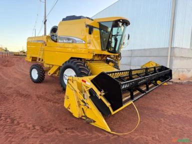 COLHEITADEIRA NEW HOLLAND TC 59 Imagem COLHEITADEIRA NEW HOLLAND TC 59