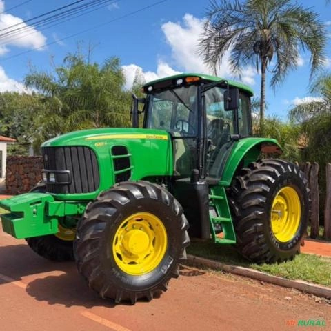 Trator John Deere 6165J - ANO 2011 Imagem Trator John Deere 6165J - ANO 2011