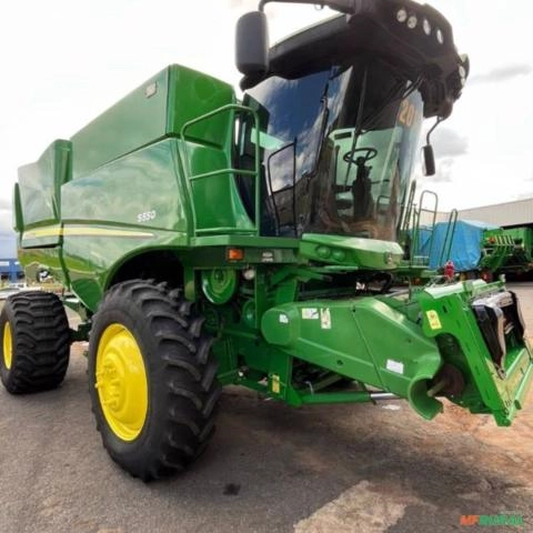 COLHEITADEIRA JOHN DEERE S550 - Ano 2015 Imagem COLHEITADEIRA JOHN DEERE S550 - Ano 2015