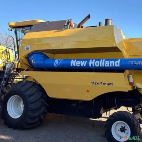 COLHEITADEIRA NEW HOLLAND TC 5070 Ano 2013 Imagem COLHEITADEIRA NEW HOLLAND TC 5070 Ano 2013