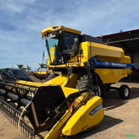 COLHEITADEIRA NEW HOLLAND TC 5070 ANO 2013 Imagem COLHEITADEIRA NEW HOLLAND TC 5070 ANO 2013