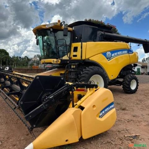 COLHEITADEIRA NEW HOLLAND CR 6080 Ano 2015 Imagem COLHEITADEIRA NEW HOLLAND CR 6080 Ano 2015