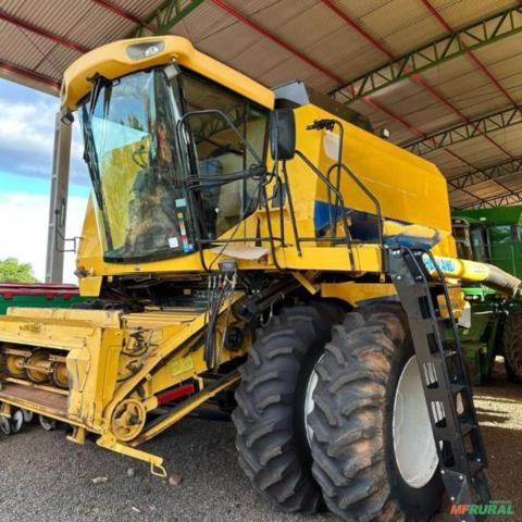 COLHEITADEIRA NEW HOLLAND TC 5090 Ano 2015 Imagem COLHEITADEIRA NEW HOLLAND TC 5090 Ano 2015