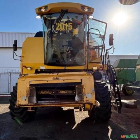 COLHEITADEIRA NEW HOLLAND TC 5070 ANO 2015 Imagem COLHEITADEIRA NEW HOLLAND TC 5070 ANO 2015