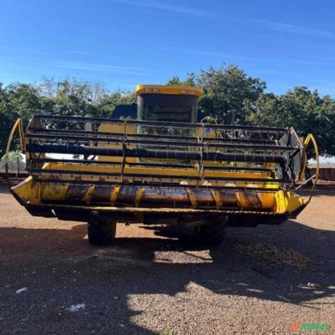 COLHEITADEIRA NEW HOLLAND TC 57 Ano 1997 Imagem COLHEITADEIRA NEW HOLLAND TC 57 Ano 1997