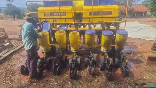 Imagem Plantadeira agrícola PST Plus com 7linha com tanque micron Imagem Plantadeira agrícola PST Plus com 7linha com tanque micron