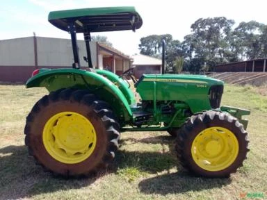 Trator John Deere 5065 4x4 ano 13