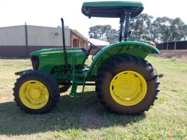 Trator John Deere 5065 4x4 ano 13