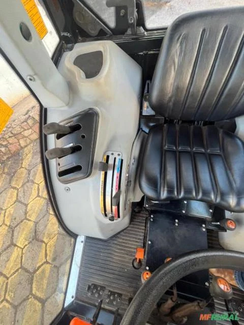 Imagem Trator Outros Massey Ferguson 4x4 ano 21 Imagem Trator Outros Massey Ferguson 4x4 ano 21