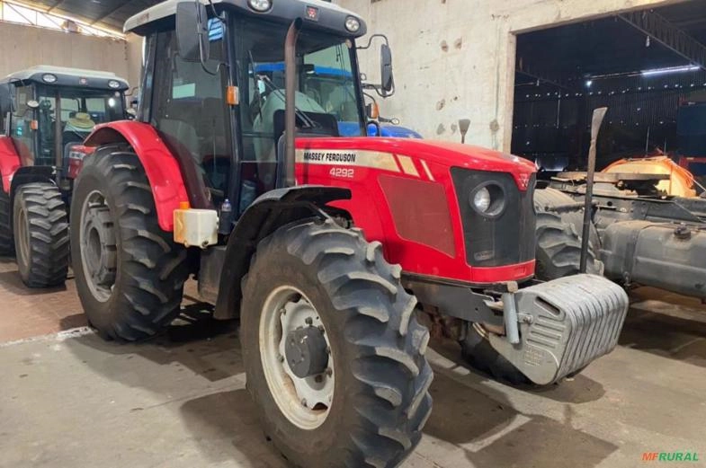 Trator MF Imagem Trator MF