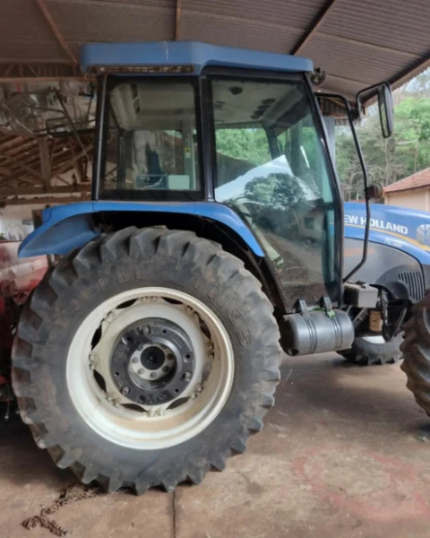 TRATOR AGRÍCOLA NEW HOLLAND TL 95E SEMI NOVO