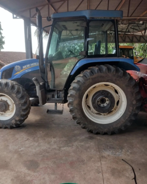 TRATOR AGRÍCOLA NEW HOLLAND TL 95E SEMI NOVO Imagem TRATOR AGRÍCOLA NEW HOLLAND TL 95E SEMI NOVO