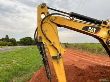 Mini escavadeira caterpillar